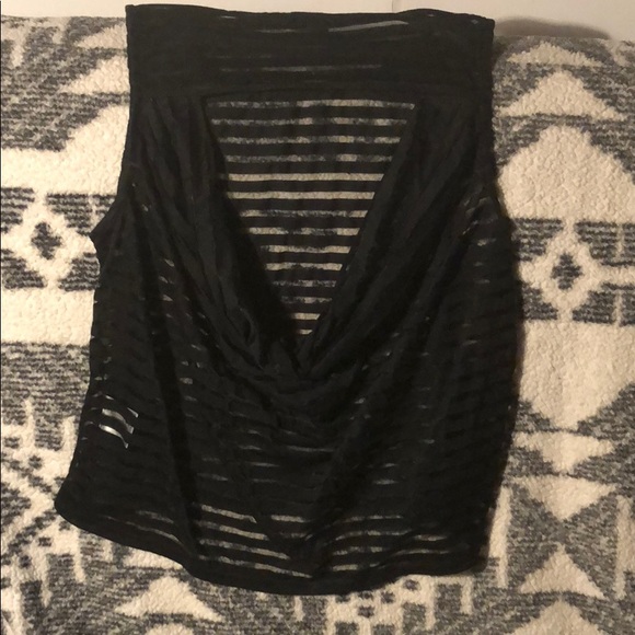 Cutout crop top - Picture 1 of 2